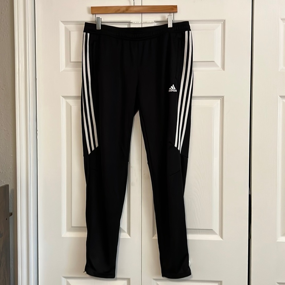 Adidas XL black climacool joggers. 2 zip pockets and calf zips.